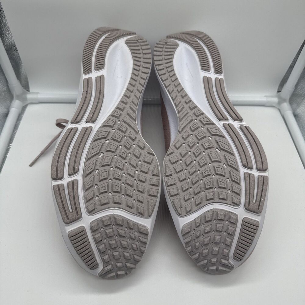 Size 11 Women’s- Nike Air Zoom Pegasus 38 Champagne - Picture 5 of 5